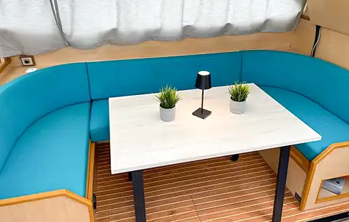 Hausboot 'Haines Rive 38' Salon