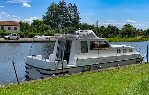 Hausboot 'Triton 1050 Fly'
