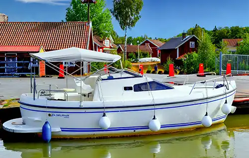 Delphia Nano - ein Hausboot für 2 - 4 Personen - auch führerscheinfrei Hausboot 'Delphia Nano'