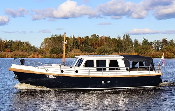 Motoryacht 'Fortuna' ab Sneek