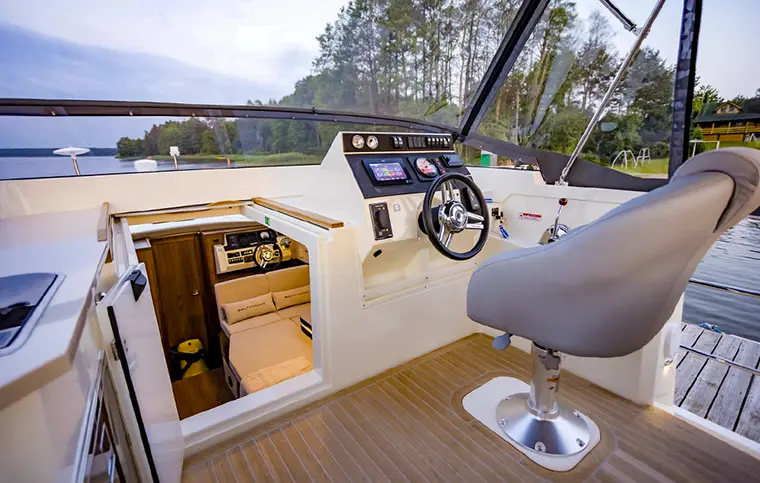 Hausboot 'Balt Yacht Grand 37' - Außensteuerstand oben