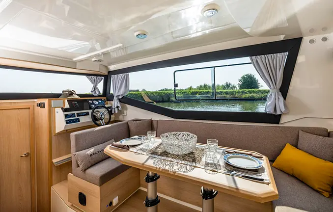 Hausboot 'Balt Yacht Grand 37' in der Lagune von Venedig