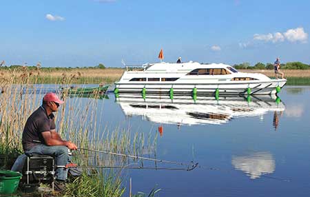 River Boyle mit Hausbooten