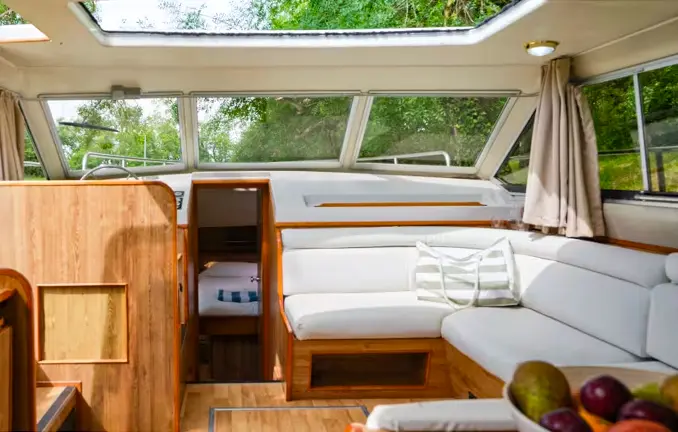 Hausboot 'Royal Classique' - Charterboot bei Le Boat für 6 Personen Hausboot 'Royal Classique' - Flotte Le Boat
