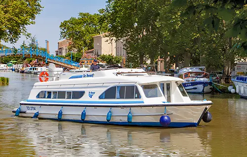 Hausboot 'Calypso' - Charterboot bei Le Boat mit 3 Kabinen Hausboot 'Calypso' - Flotte Le Boat