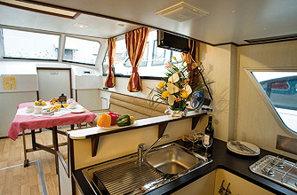 Hausboot 'Continentale' - Küche und Salon