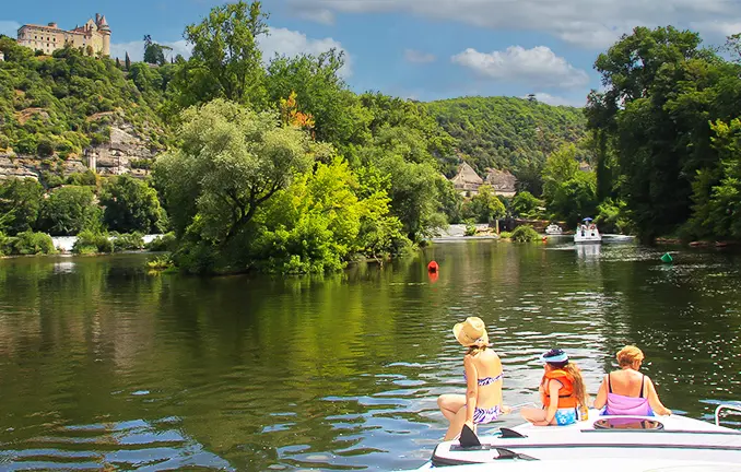 Mit dem Hausboot auf dem Lot fahren