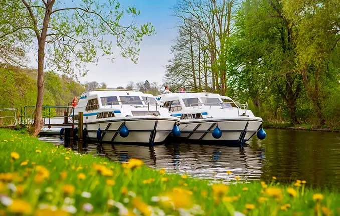 Hausboote auf der Mecklenburgischen Seenplatte