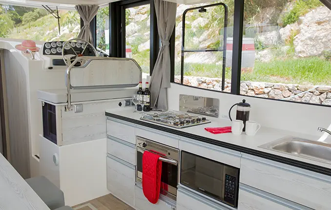 Hausboot 'Horizon 3' Charterboot mit drei Kabinen