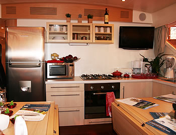 Le Boat 1500 - Salon mit K&uuml;che
