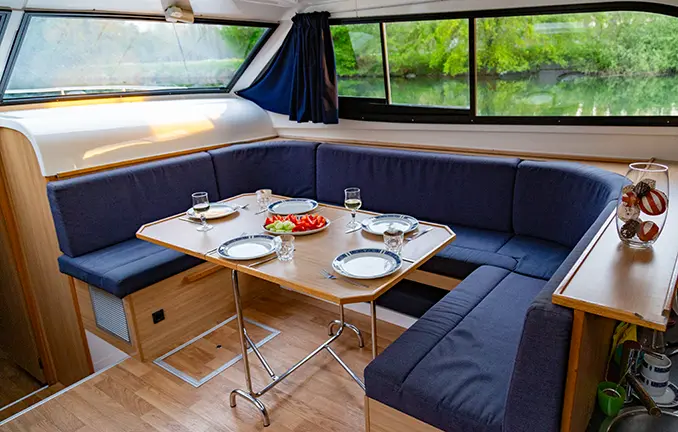 Salon Hausboot 'Mystique' Salon
