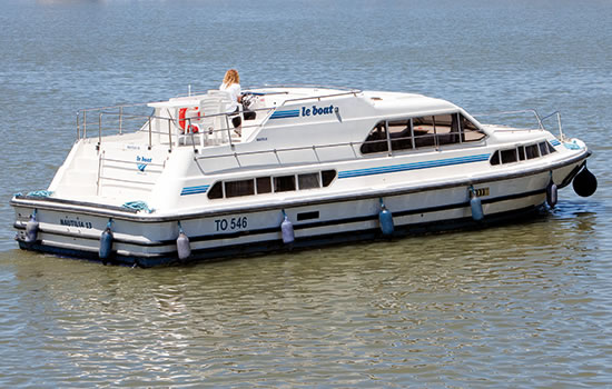 Hausboot Nautilia - Achtzerdeck mit großen Sitzbereich