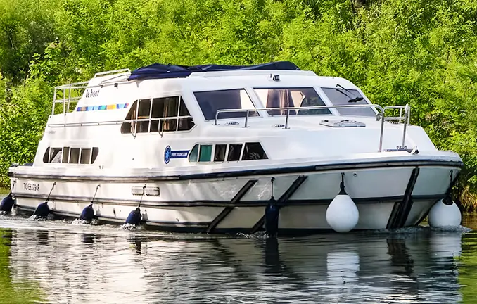 Hausboot 'Royal Classique' - mit dem Charterboot unterwegs Hausboot 'Royal Classique' - Flotte Le Boat