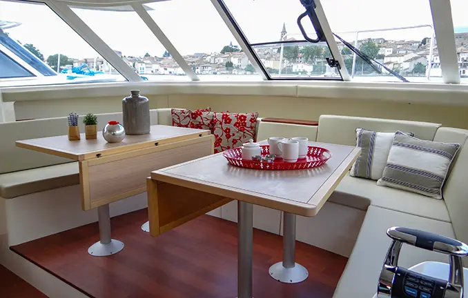 Hausboot 'Vision 2' - Salon (unbekannt - leboat.com) Hausboot 'Vision 2'