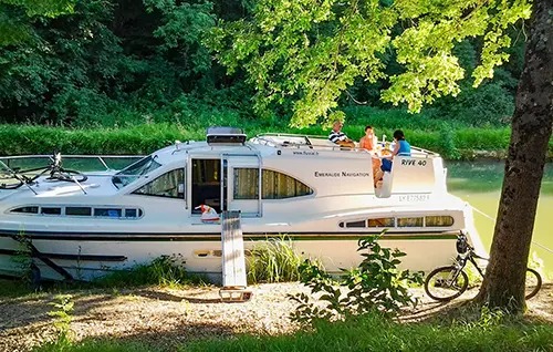 Hausboot 'Haines Rive 40' - Charterboot für 6 - 8 Personen (unbekannt - lescanalous.com) Hausboot 'Haines Rive 40' - Flotte LesCanalous