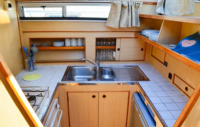 Haines Rive 40 - ein Hausboot für 6 - 8 Personen - auch führerscheinfrei (Brendan Gallangher - carrickcraft.com) Hausboot 'Haines Rive 40'