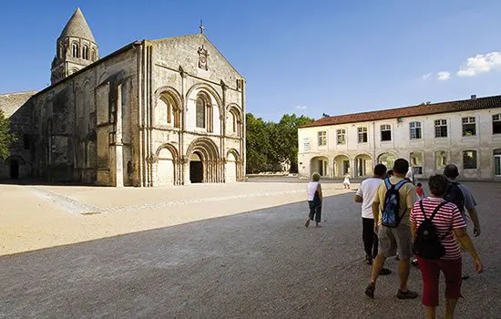 Bootsrevier Charente - Kloster bei Saintes