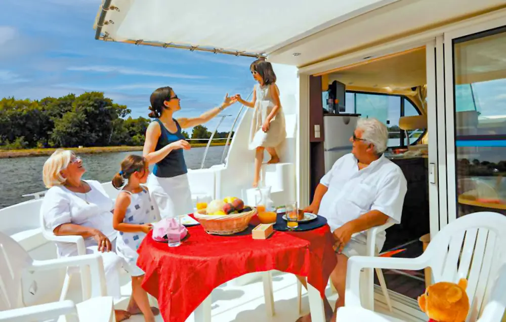 Hausboot 'Nicols Estivale Octo' - Terrasse