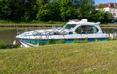 Hausboot 'Cruiser Premium 4/6' (Nicols Estivale Quattro)