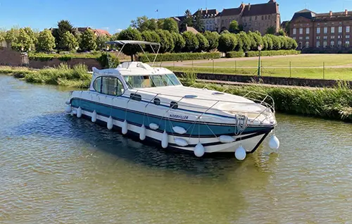 Hausboot 'Nicols Estivale Sixto Plus' Hausboot 'Nicols Estivale Sixto Plus'