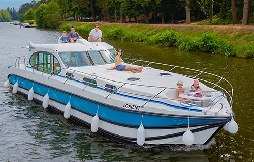 Hausboot 'Cruiser Premium 6/8' (JJ-BERNIER - riverly.com) Hausboot 'Cruiser Premium 6/8'