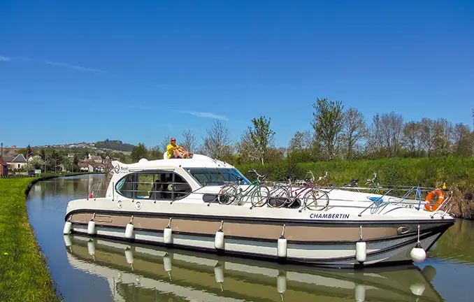 Nicols Hausboot bei Sancerre auf dem Loire-Seitenkanal