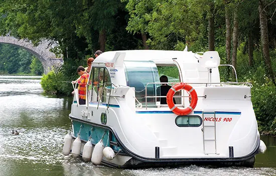 Hausboot Nicols 900 DP mit Außensteuerstand