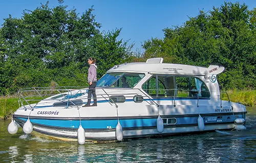 Hausboot 'Nicols Estivale Quattro' mit 2 Kabinen (HellardM - Nicols Hausboot Vermietung, riverly.com) Hausboot 'Nicols Estivale Quattro' mit 2 Kabinen