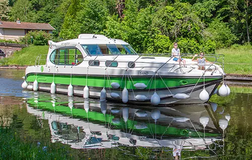 Hausboot 'Cruiser Premium 6/8' - Nicols Sixto Green (Anne Mühlhausen - nautic-tours.de) Elektoboot 'Cruiser Premium 6/8