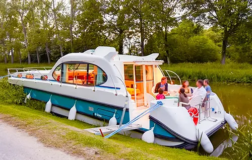 'Hausboot 'Cruiser Premium+ 4/6' - Nicols Estivale Sixto Prestige C (unbekannt - Nicols Hausboote, riverly.com) Hausboot 'Cruiser Premium+ 4/6