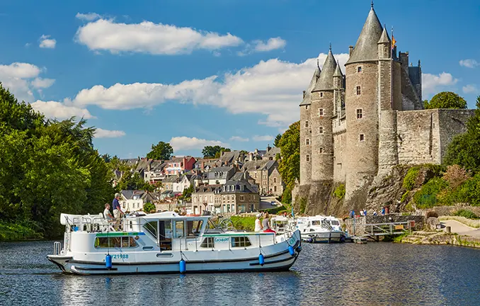 Hausboot vor Josselin