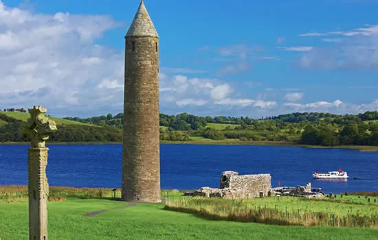 Hausboot-fahren in Irland: Besuch von Clonmacnoise