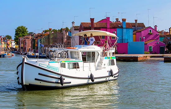 Hausboot in Italien mieten - hier Penichette fahren in der Lagune von Venedig