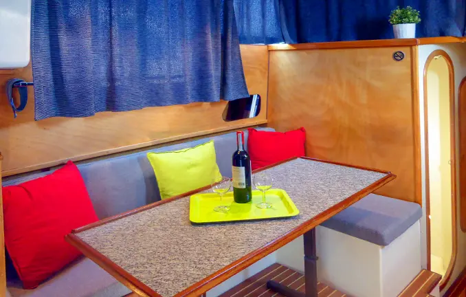 Hausboot 'New Con Fly Suite' - unter Deck Hausboot 'New Con Fly Suite' - unter Deck