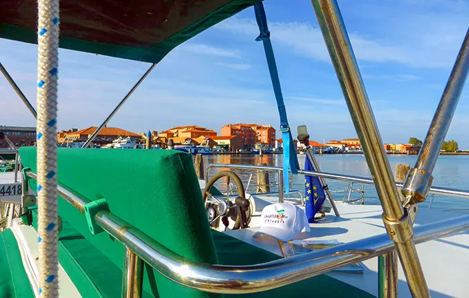 Hausboot 'New Con Fly' - Steuestand oben Hausboot 'New Con Fly' - Steuestand oben