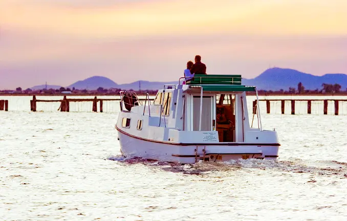 Hausboot 'New Con Fly' auf der Lagune von Venedig Hausboot 'New Con Fly' auf der Lagune von Venedig