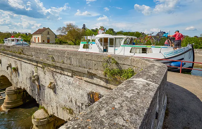 Penichette 1020 FB mit 2 Kabinen für maximal 5 Personen