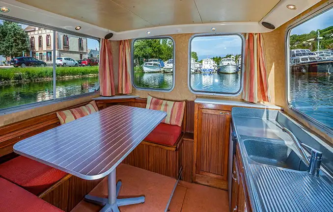 Penichette classic 4/7 - gemütlicher Sitzplatz im Salon Penichette classic 4/7 - gemütlicher Sitzplatz im Salon