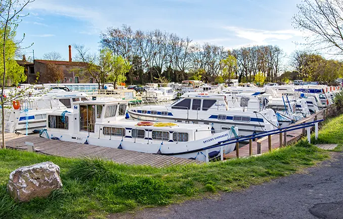 Agde am Canal du Midi - Hausbootstation für führerscheinfreie Hausboote Agde am Canal du Midi - Hausbootstation für führerscheinfreie Hausboote
