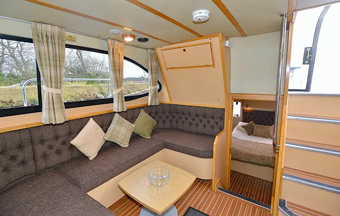 Hausboot Balmoral' - Flotte 'Caley Cruisers'