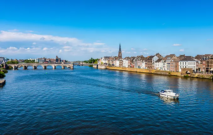 Bootsurlaub mit der Motoryacht auf der Maas  ab Belgien - hier bei Maastricht