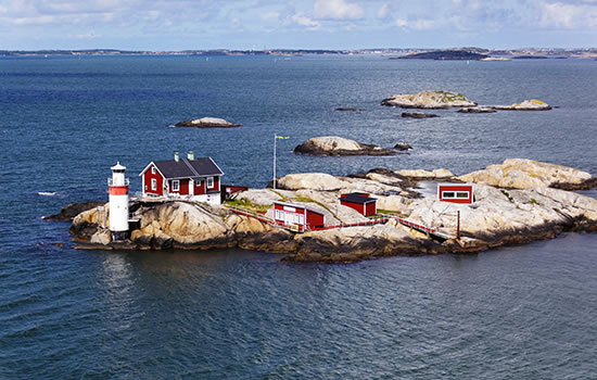 Segeln in Schweden - Schäreninsel mit Leuchtturm