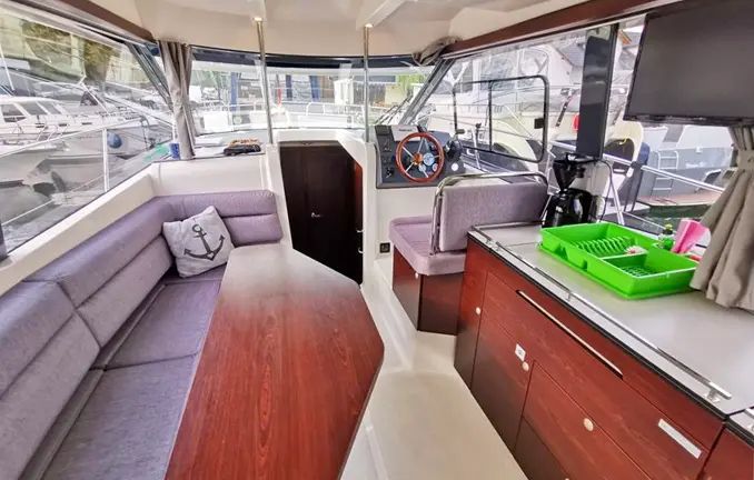 Motorboot 'Platinum 989 Flybridge'