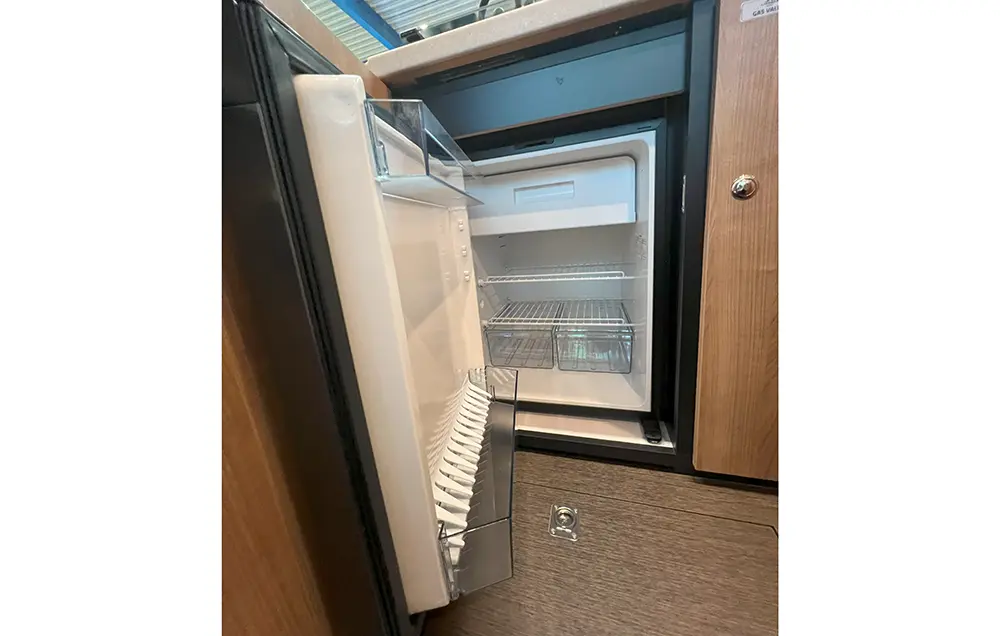 Motoryacht 'Linssen 35.0 Sedan' - Kühlschrank an Bord