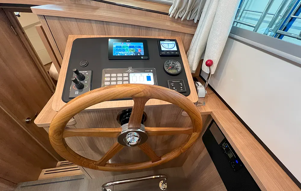 Motoryacht 'Linssen 35.0 Sedan' - Steuerstand