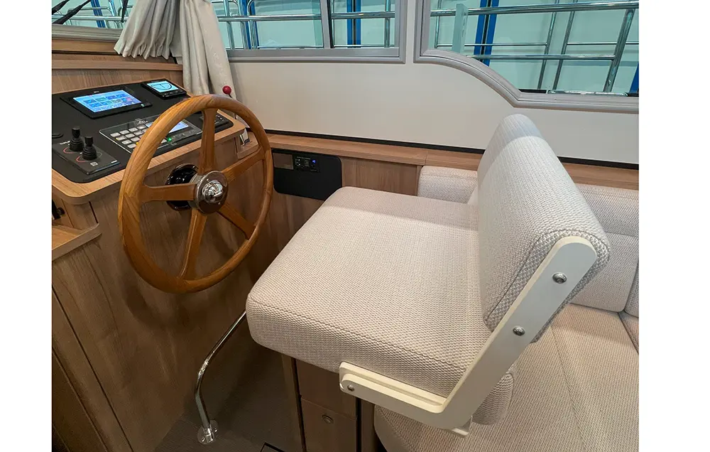 Motoryacht 'Linssen 35.0 Sedan' - Innensteuerstand