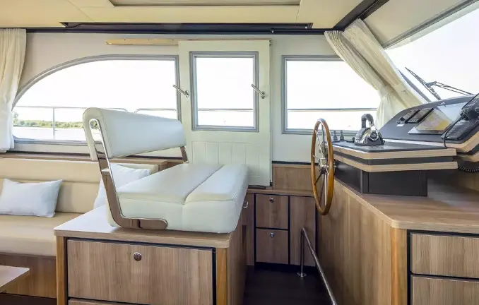 Motorboot 'Linssen SL 40.0 Sedan' - Steuerstand