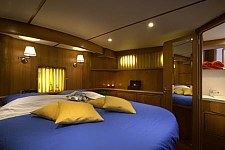 Doppelbett in der Achterkabine