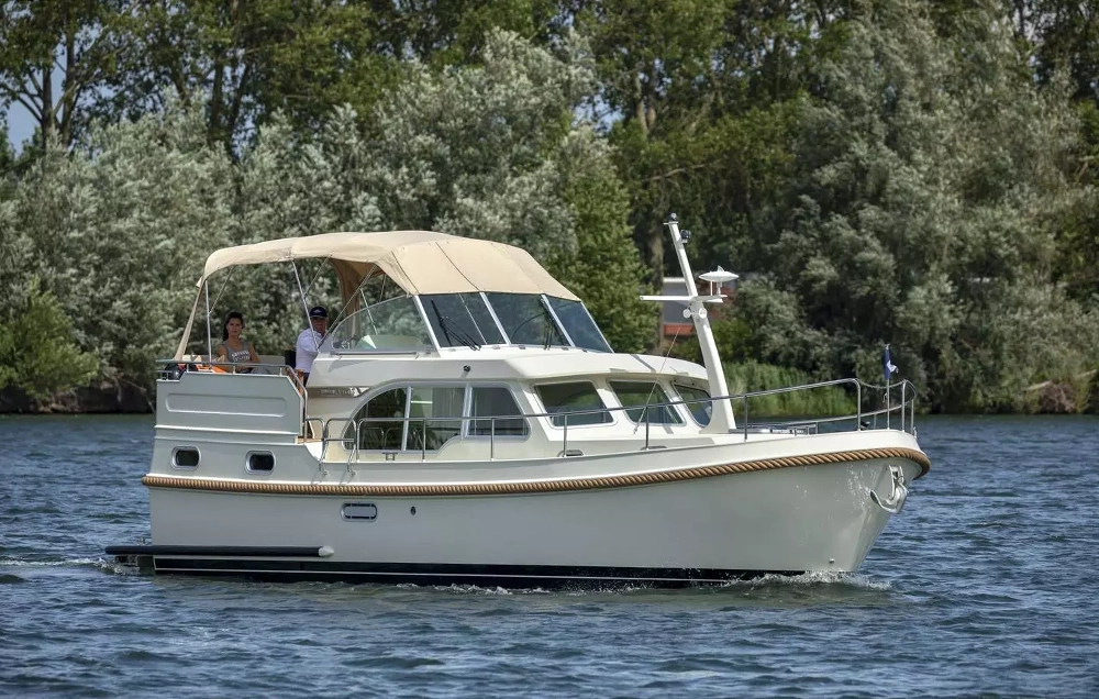 Motoryacht 'Linssen 35.0 AC' - an Deck