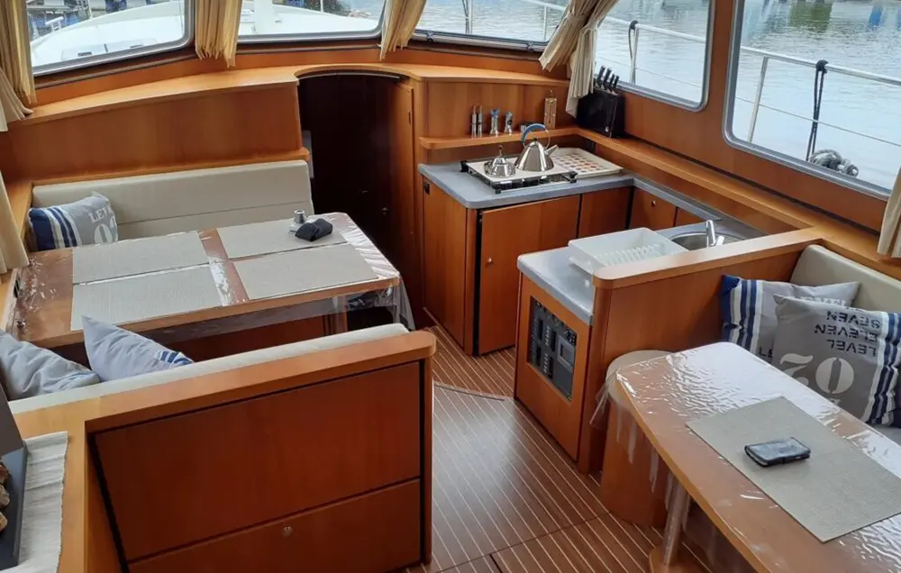 Motoryacht 'Linssen 40.9 AC' - Salon und Küche